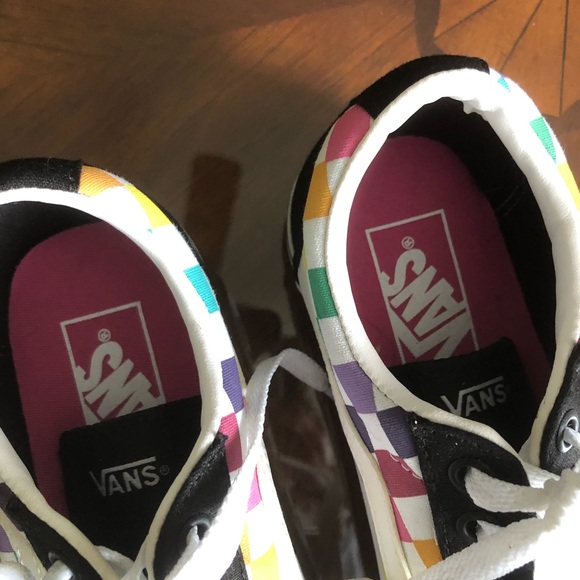 Vans - Picture 3 of 6